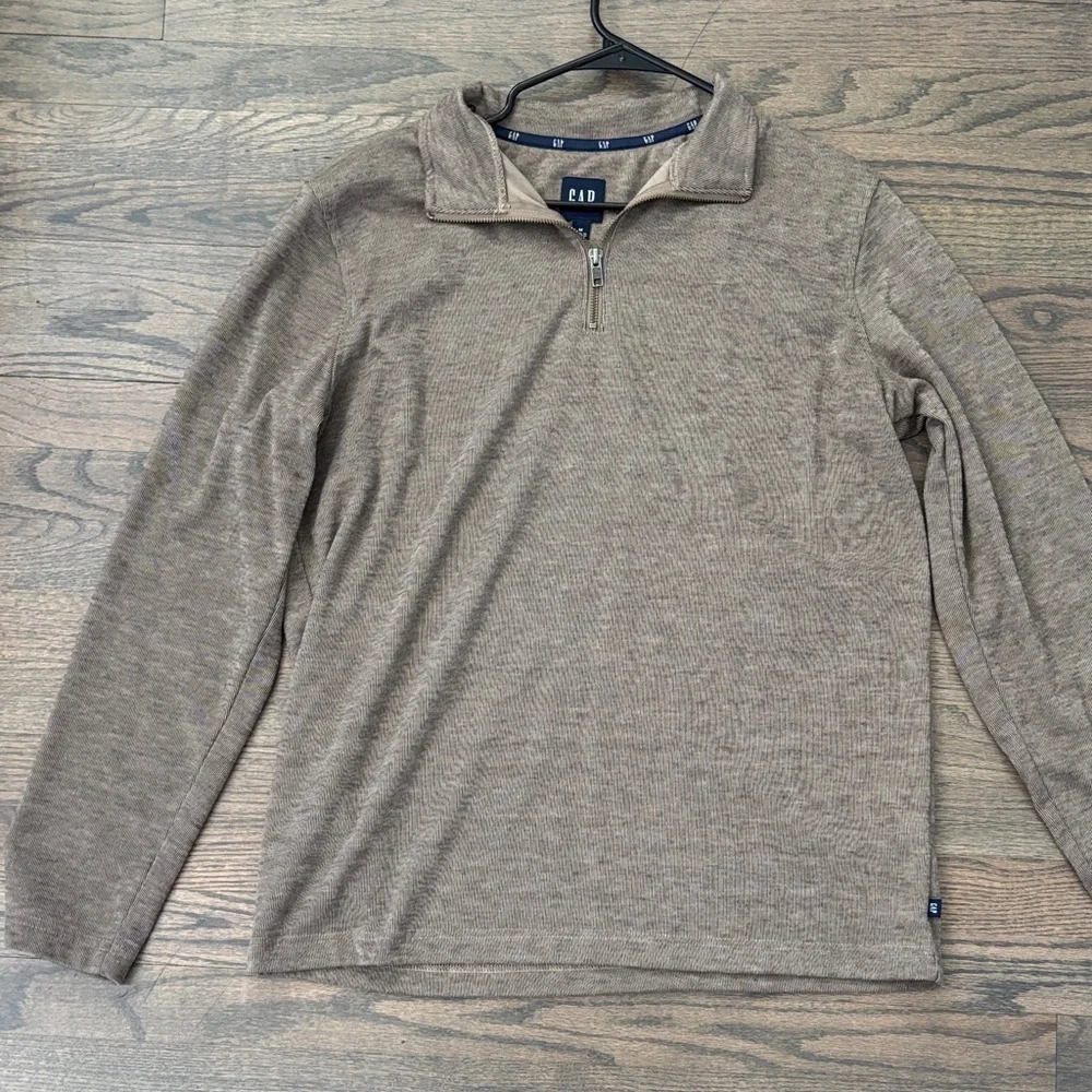 GAP Men's Half-Zip Pullover in Taupe